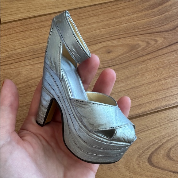 Vintage Just The Right Shoe Collection: Platforms - Picture 8 of 10